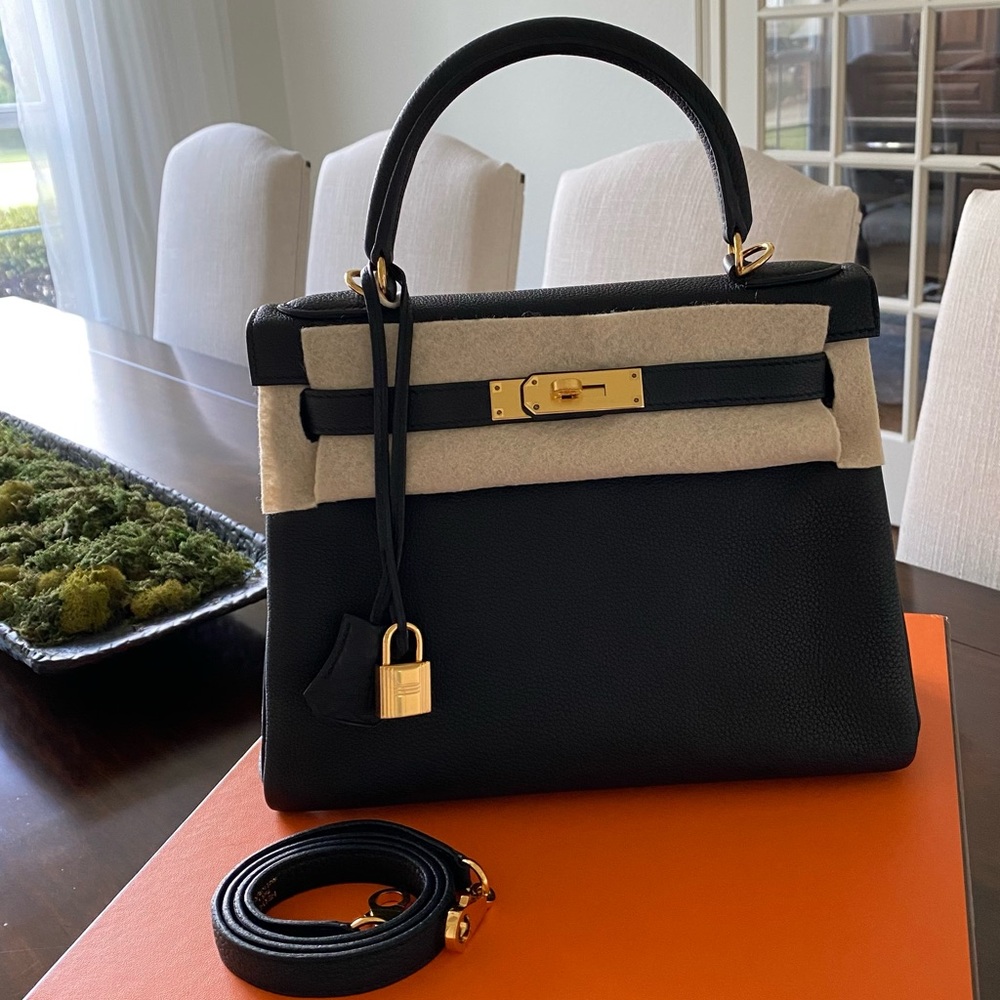 SOLD Hermes Kelly Retourne 28 in Noir Togo Leather with Gold Hardware - Picture 4 of 17